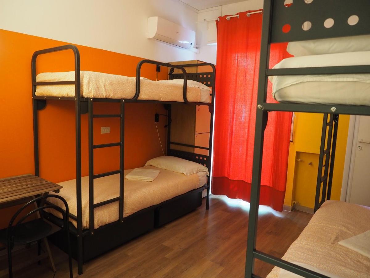 Sunflower Beach Backpacker Hostel & Bar Rimini Eksteriør billede