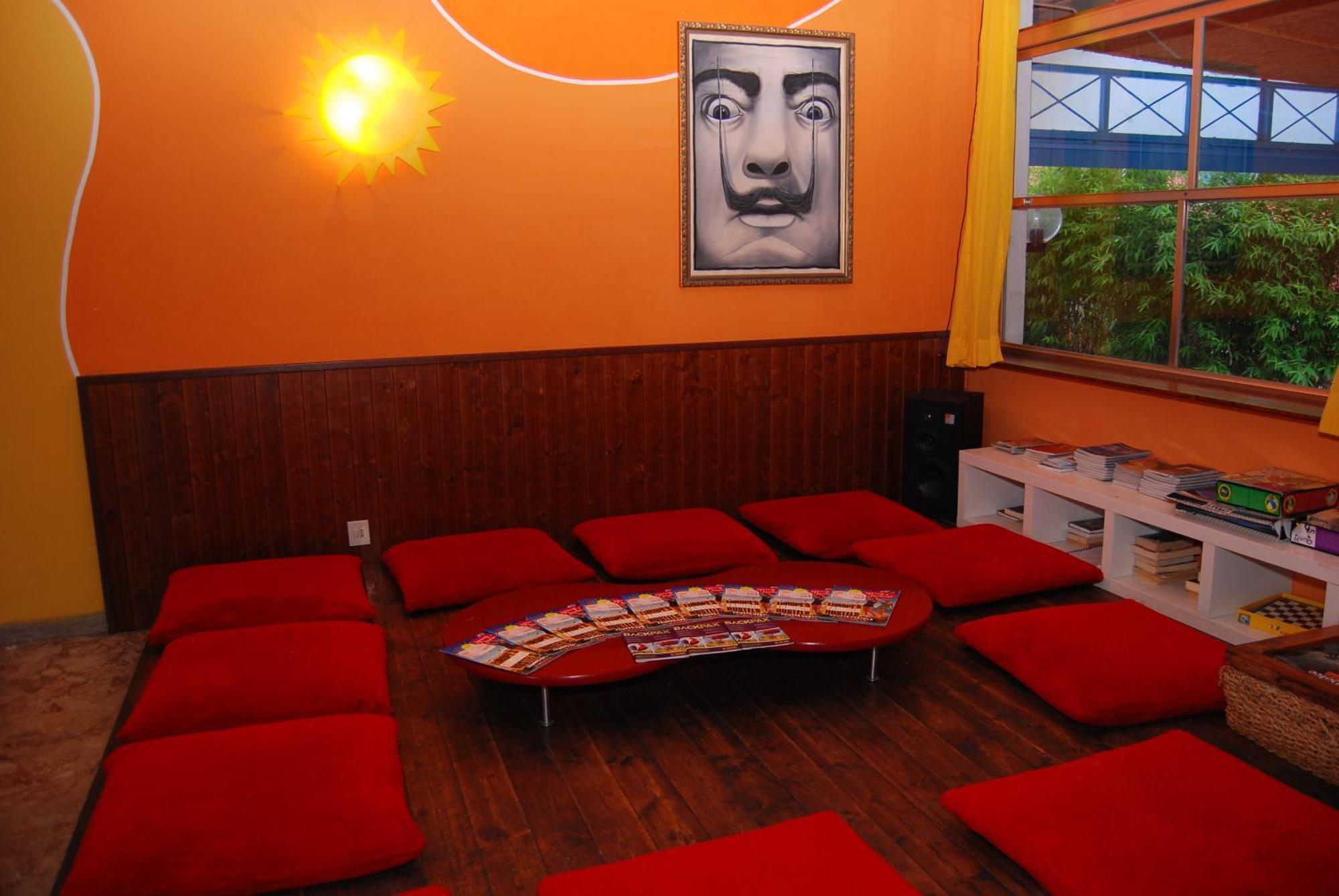 Sunflower Beach Backpacker Hostel & Bar Rimini Eksteriør billede