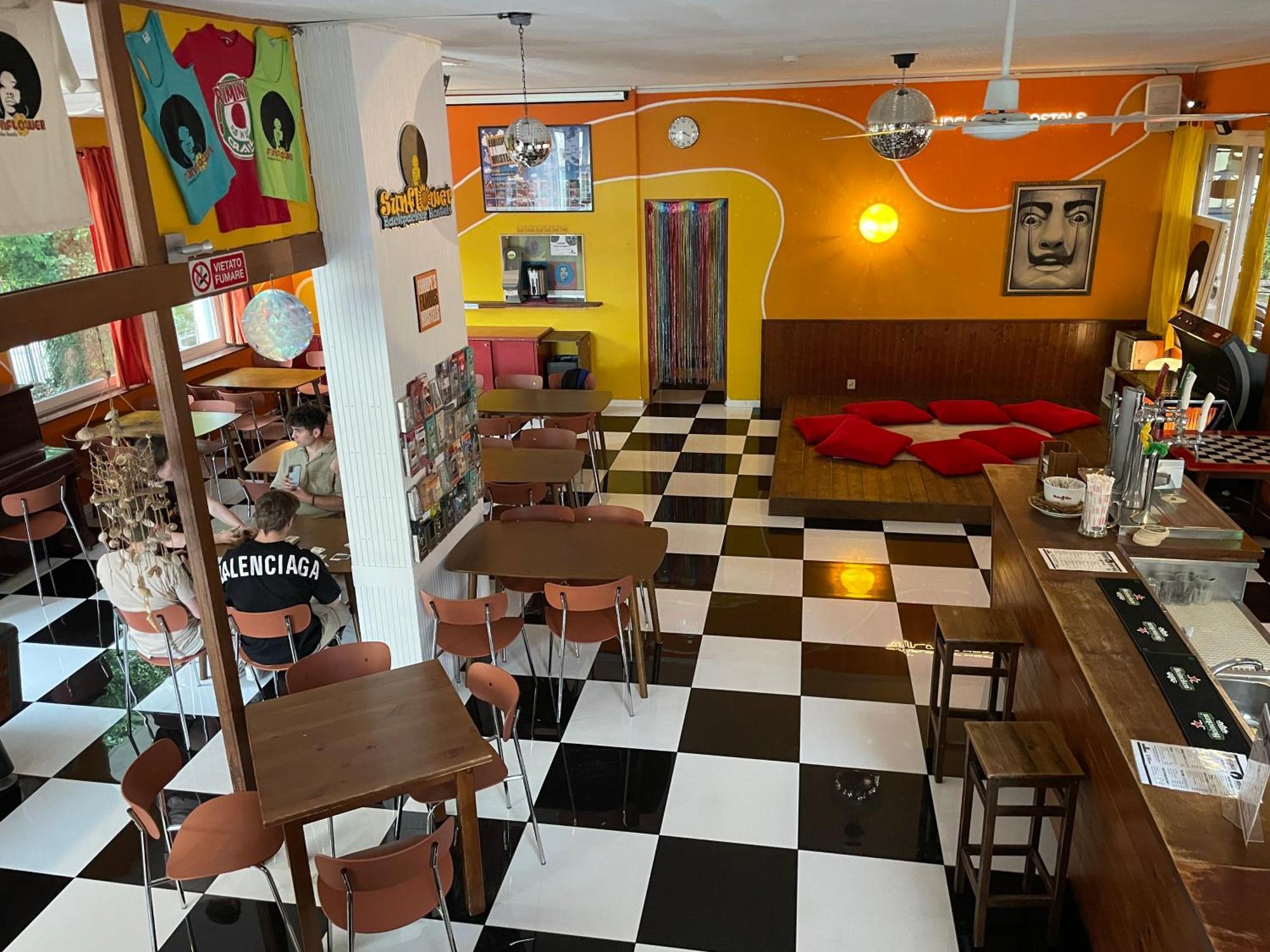 Sunflower Beach Backpacker Hostel & Bar Rimini Eksteriør billede