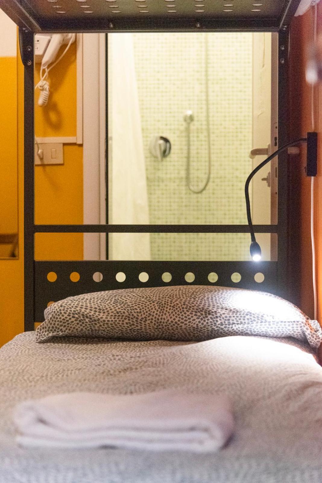 Sunflower Beach Backpacker Hostel & Bar Rimini Eksteriør billede