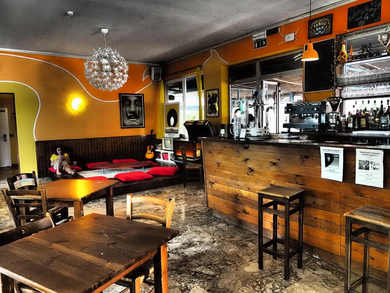 Sunflower Beach Backpacker Hostel & Bar Rimini Eksteriør billede